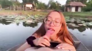 Mút mát liếm mút con cặc to giữa hồ khi đi công viên