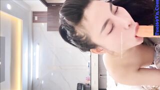 Clip võ trọng phụng thủ dâm bằng sextoy