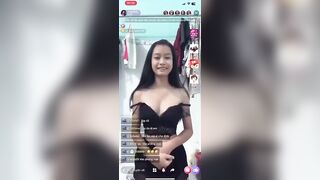 Nìi lộ clip show vú