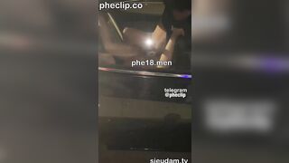 Vcl dừng xe trên cao tốc Phát hiện 2 e học sinh djt nhau trên xe