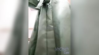 Eira 2004 móc lồn thủ dâm xong bôi lên đầu khách gội đầu