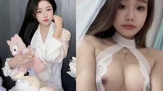 Clip Hot Cực Phẩm Hàng Vip Chỉ Đại Gia Có Tiền Mới Đút Cặc Nổi