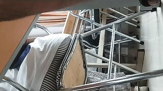 Quay trộm em sinh viên 2k4 trong lớp học dáng cực dâm