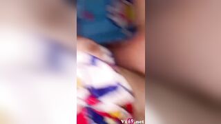 Anh bật đèn lên như này em ngại