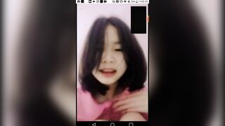 bé học sinh *** gọi điện vạch vú cho ny xem