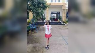 Loli nhỏ nhỏ mà dú to, đã mọc lông p1
