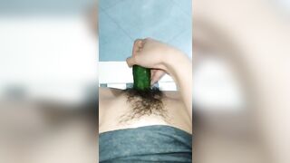 Em gái Nứng lồn thủ dâm bằng dưa leo
