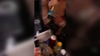 xem hàng các em nhân viên