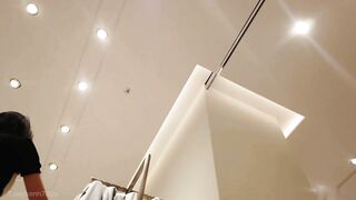 Quay lén dưới váy gái xinh nơi công cộng