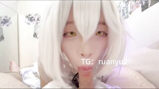 Em cosplayer bj cho bắn vào mồm phê