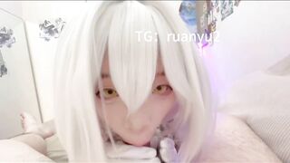 Em cosplayer bj cho bắn vào mồm phê