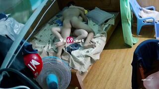 Thanh niên yếu sinh lý lăn lộn hôn hít đủ trò mà chưa chơi đã xuất