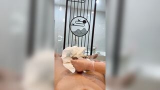 Đi triệt lông cu mà em nhân viên cứ mân mê như này ra mẹ nó tinh ngại vkl