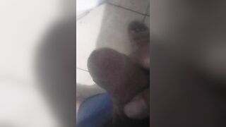 Sục cu trong nhà vệ sinh 2