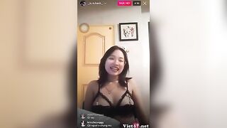 Teen live show hàng và đồ chơi tình dục