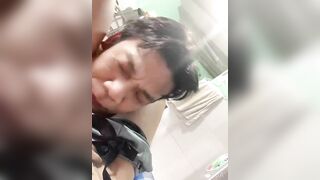 Lâu lâu mẹ đi vắng cha dượng mới bú lồn được con gái