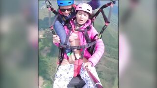 Nhảy dù mà gặp con đĩ dâm móc lồn chảy nước dâm đãng