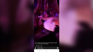 Hát dạo karaoke Fb live, E Gái lộ clip Bị hấp diêm trong quán hát