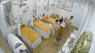 Hack cam tiệm spa gái xinh cởi truồng