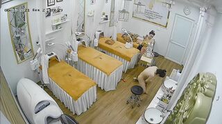 Hack cam tiệm spa gái xinh cởi truồng