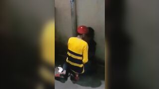 Vô đạo đức - thanh niên Bee làm trò đồi bại với chị ăn xin đầu óc không bình thường