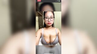 Em gái da ngâm vú bự live rên thôi các anh đả bắn tùm lum