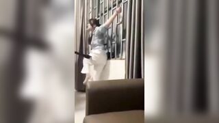 Em gái bị bọn campuchia chích điện vào lồn vì k chịu đi khách