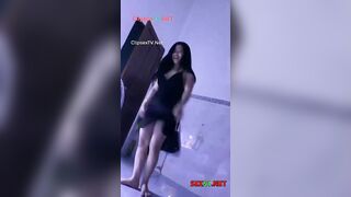 Lén bóp vú, Sờ lồn con bạn đang Trang điểm r đè ra chịch sướng vl