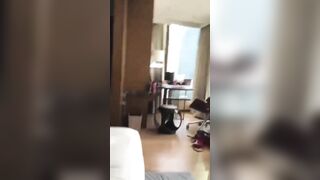 Nhìn con đĩ mút mát ngón chân dâm đãng lồn lắm lông dâm