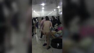 Quay lén phòng thay đồ công cộng