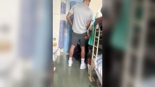 Nữ quản giáo cho tù nhân đụ thoả thích