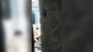 Quay lén phòng trọ bên cạnh