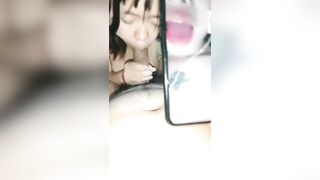 Đi địt cave còn gọi điện call video cho người yêu dâm đãng ở nhà xem thủ dâm