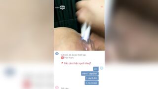 gặp em dâm trên mini chat chơi hẳn 2 cái bàn chải