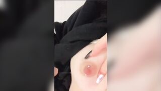 E Uyển Chi 2ka9 Bị gạ show vú móc lồn khi ko có ai ở nhà