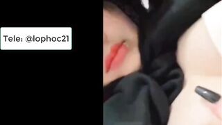 E Uyển Chi 2ka9 Bị gạ show vú móc lồn khi ko có ai ở nhà