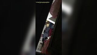 Quay lén chị gái thay đồ 2