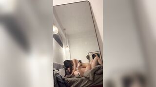 Lén quay hôm hái đào làm kỷ niệm