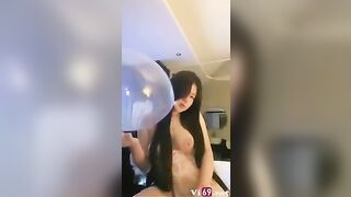 Cận cảnh, Móc lồn rỉ nước con bạn ngủ say bị chút thuốc