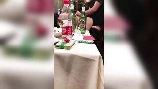 Clip Hot Nhậu Phòng Vip Thanh Niên Húp Trọn Con Hàu Sữa Của Em Tiếp Thị Bia