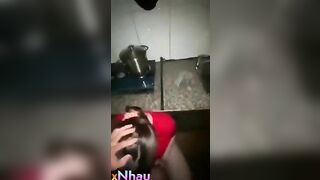 Thg khốn, Teen HS đang nấu ăn thì bị tốc váy hấp dâm đjt sướng vl