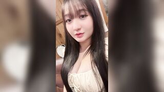 em gái 2k5 vú bự