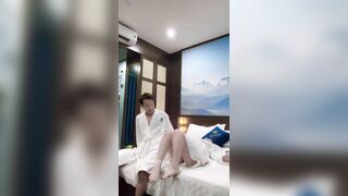 Gái xinh hết tiền lấy lồn quảng cáo kiếm tiền chơi bời