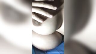 Gái xinh show vú