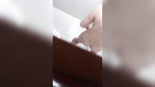 Quay lén chị công nhân tắm đêm