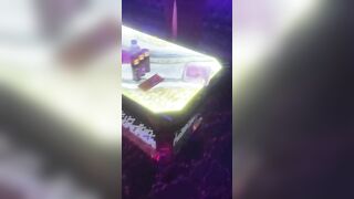 Thác loạn trong quán karaoke 3