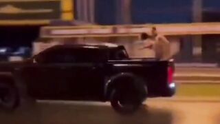Shock, Tây ra VN djt e SGBB sau xe public khắp Hải phòng
