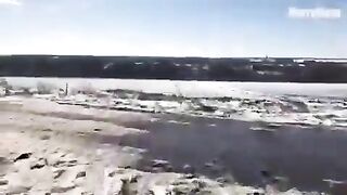 Giữa đồi tuyết, Cặp đôi djt nhau Bú cu trong oto public giữa rừng