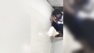 Clip Hot Đục Trần Nhà Vệ Sinh Để Nhìn Sang Wc Các Bạn Nữ Ở Hà Nội