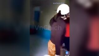 Đang địt nhau sướng thì con vợ ập vào bắt tại trận và cái kết
